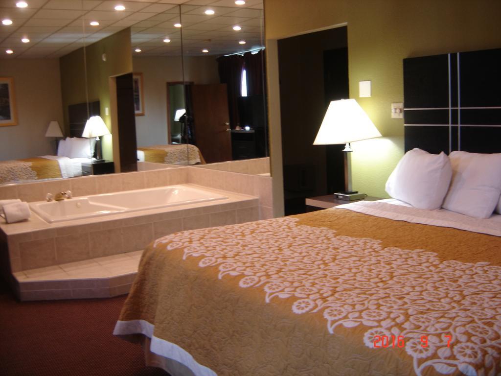 Days Inn Oil City Conference Center 外观 照片