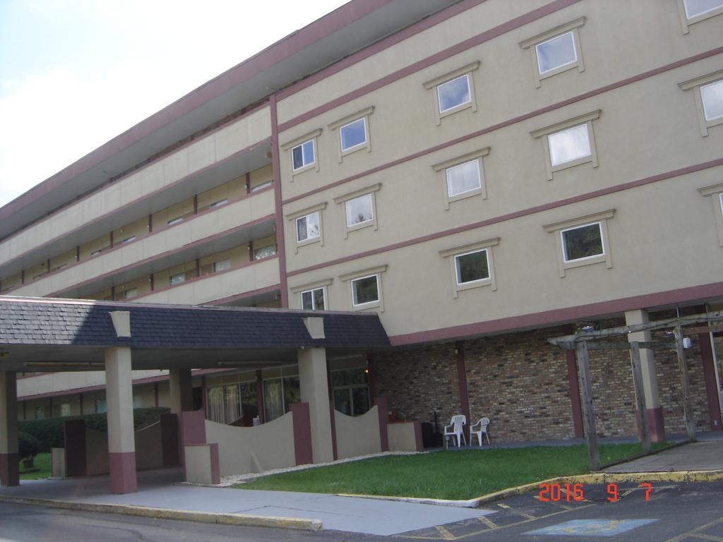 Days Inn Oil City Conference Center 外观 照片
